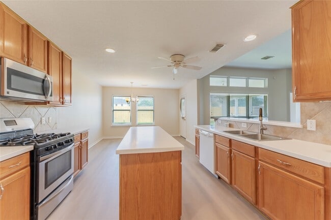 Building Photo - 15334 Redbud Dale Ct