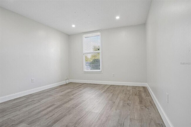 Building Photo - 546 Orange Dr