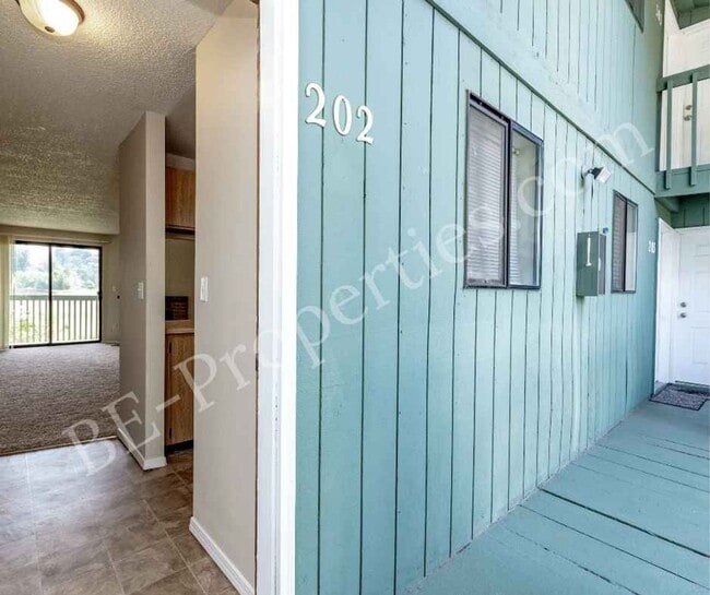 Building Photo - Cozy 1 Bedroom in the By The Green Community.