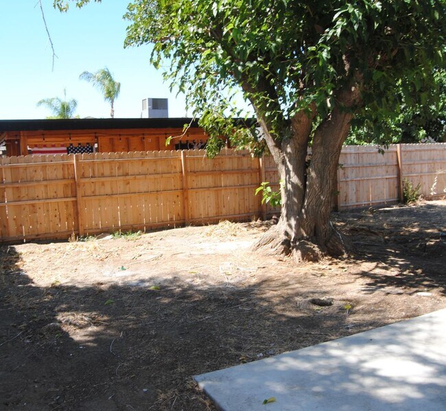 Building Photo - 2401 Bernice Ct