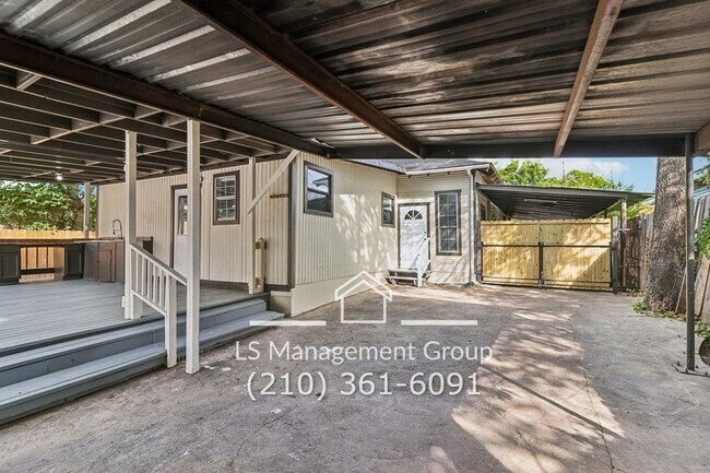 Building Photo - 622 Denver Blvd