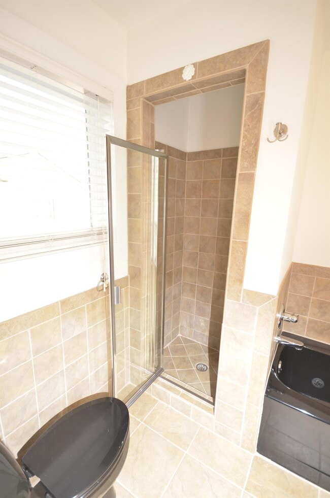 Building Photo - 142 Moreland Ave SE