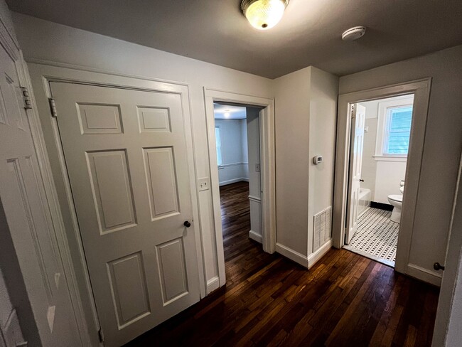 Building Photo - Gorgeous Greensboro 3 Bedroom 2 Bathroom H...