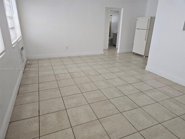 Building Photo - 16851 NE 21st Ave