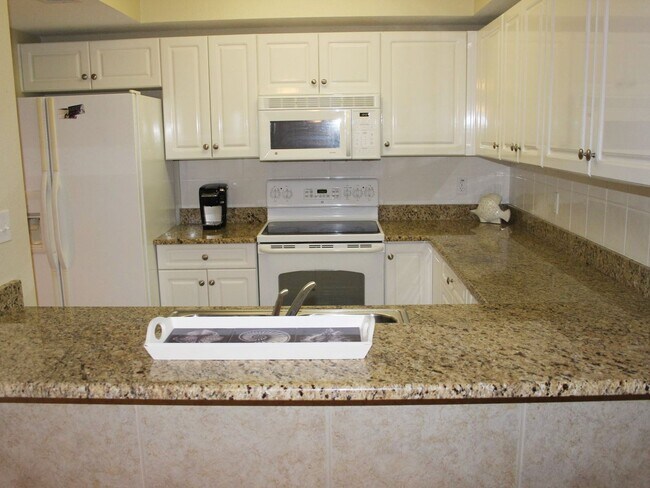 Building Photo - Beautiful Ocean Walk Condo Available February 19th