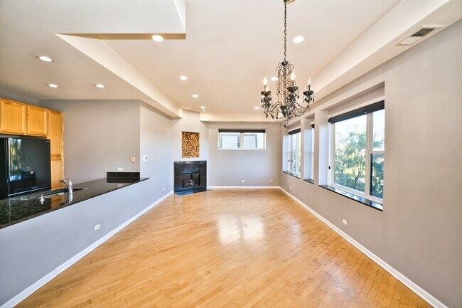 Building Photo - 2317 W Wolfram St