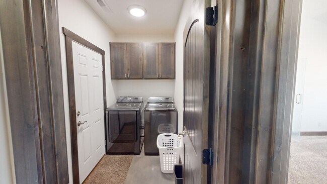 Building Photo - Partially Furnished Home