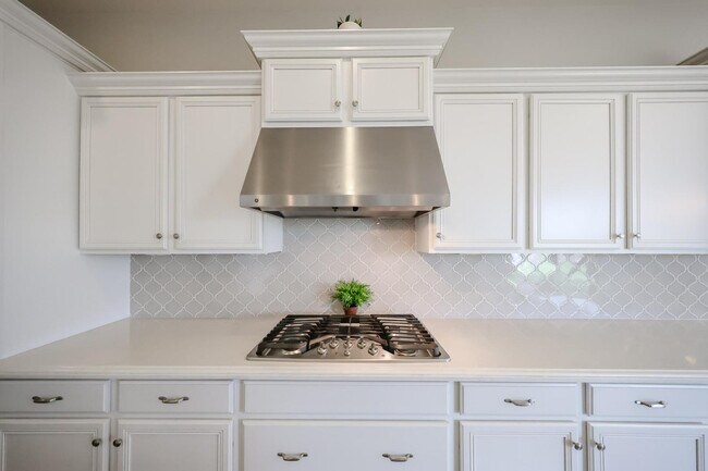 Building Photo - 1424 E Pedro Rd