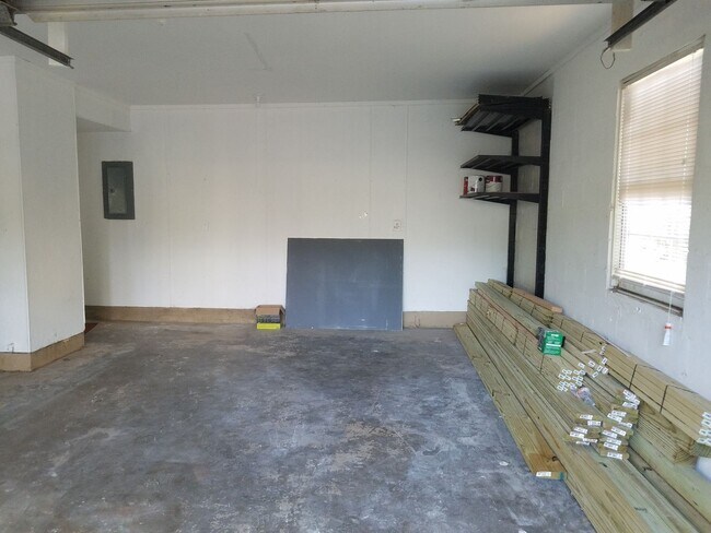 Building Photo - 7220 Poinciana Dr