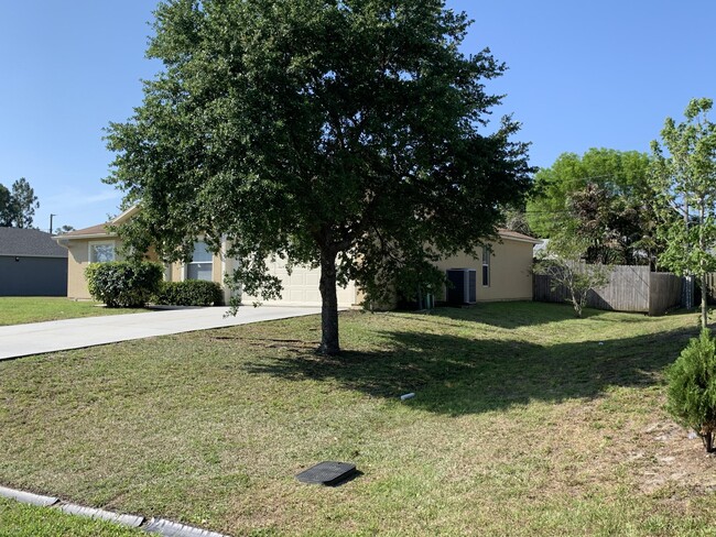 Building Photo - 269 SW Ridgecrest Dr
