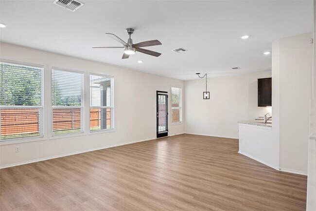 Building Photo - 256 Benmyrtle Trl