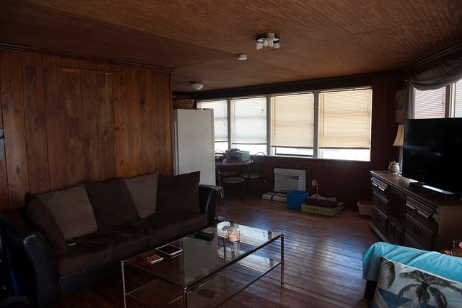 Interior Photo - Sea House Apartments