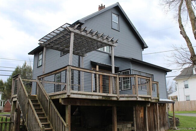 Building Photo - 295 Lucas Ave