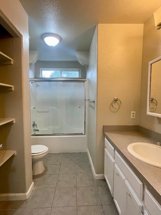 Building Photo - 3 BED 2 BATH HOUSE IN THE ENTERPRISE SCHOOL DISTRICT