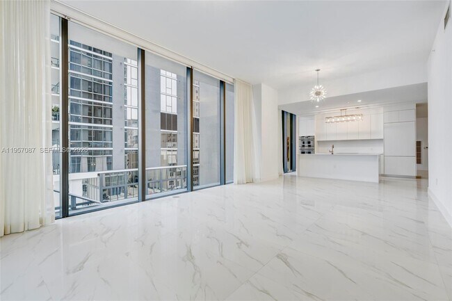 Building Photo - 700 NE 24th St