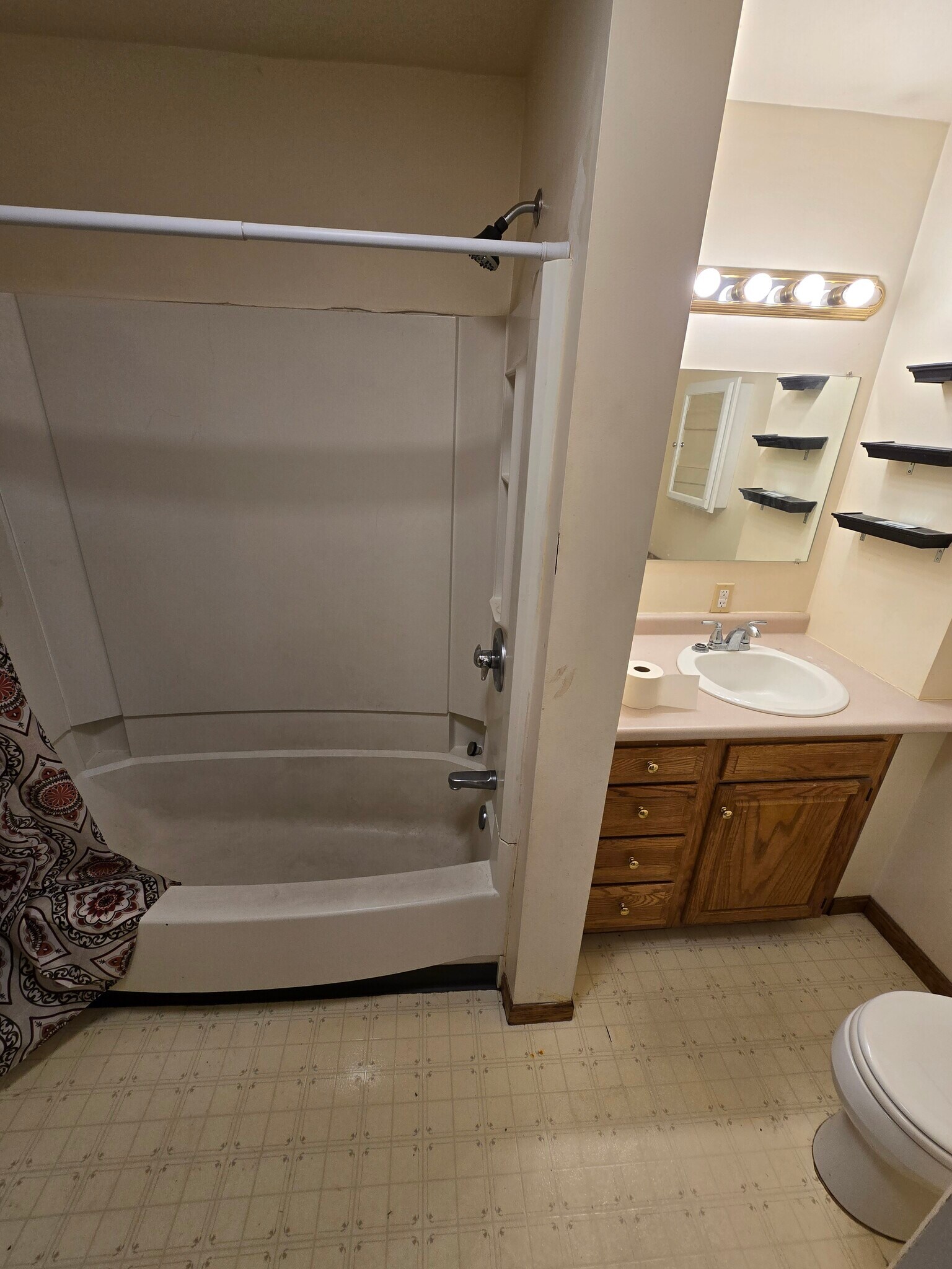 Building Photo - 208 Pike St