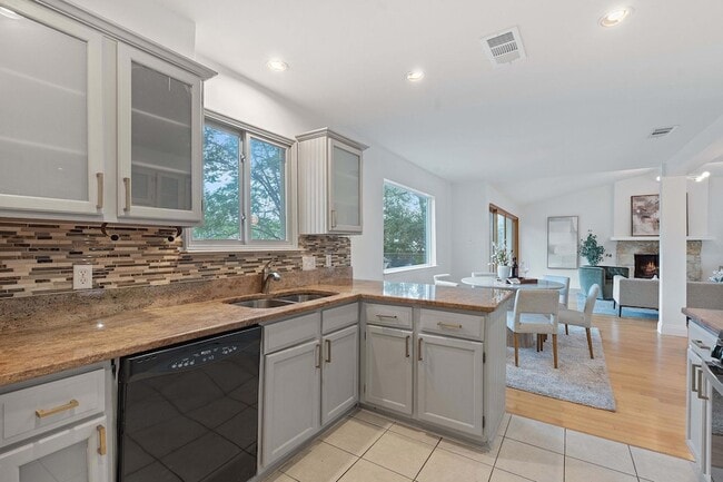 Building Photo - 3633 Peregrine Falcon Dr