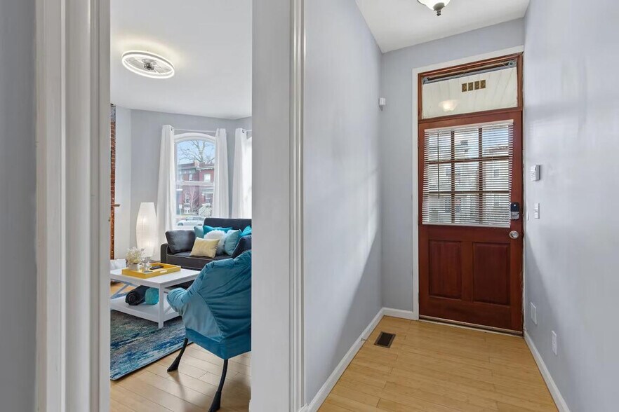 Building Photo - 2366 Lawrence St