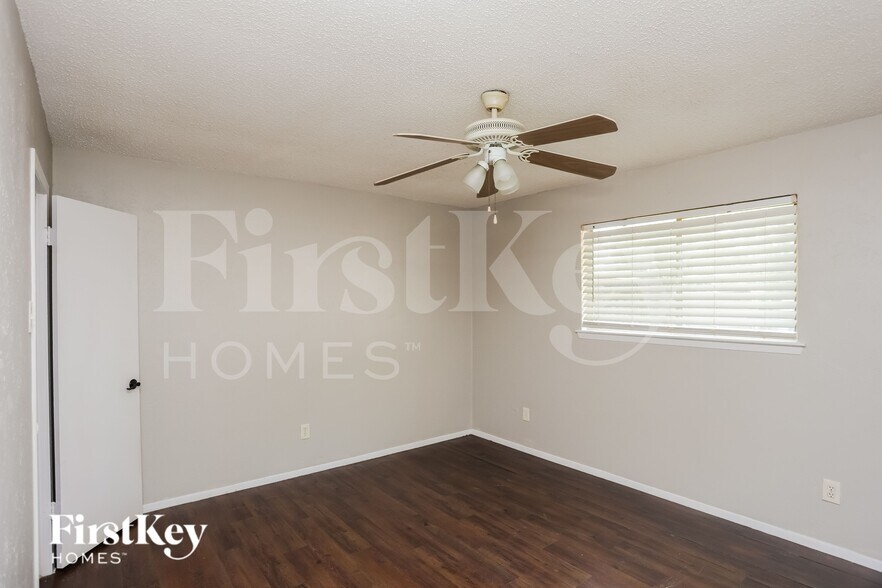 Building Photo - 908 Wandering Way Dr
