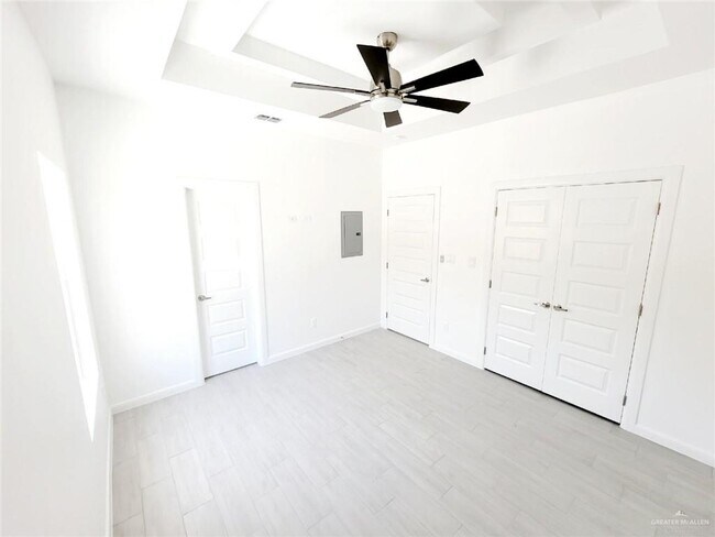 Building Photo - 9 South Dr