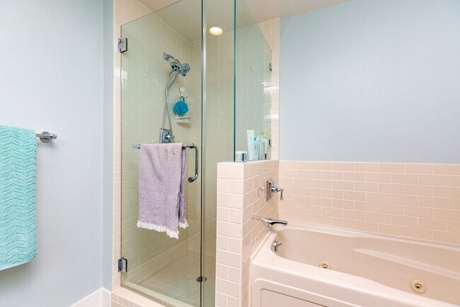 Building Photo - Bay View Condo at Park Place in Downtown San Diego