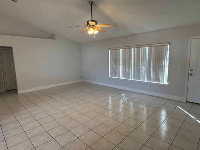 Building Photo - Palm Coast F-Section Home