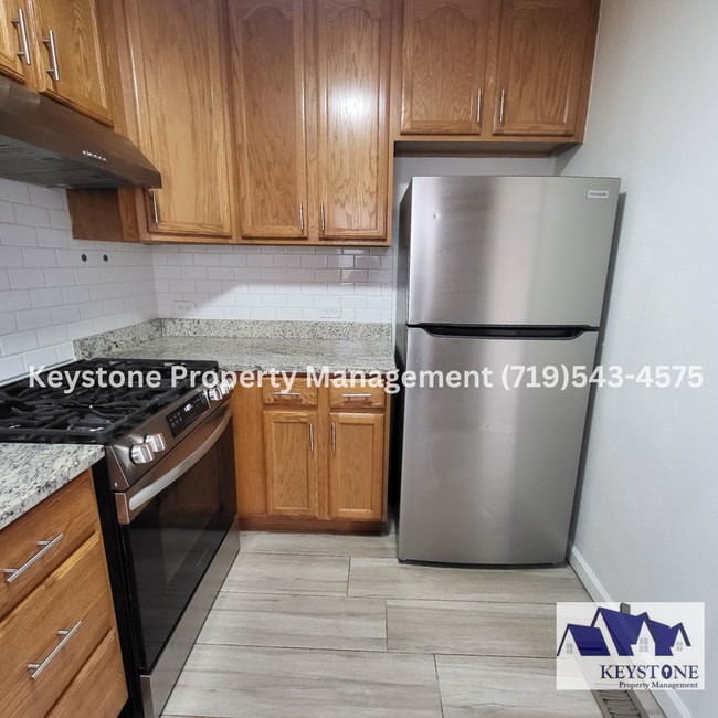 Building Photo - Pet Friendly North Side Home 2 Bedroom/1 Bathroom/1 Car Garage $1350/$1350