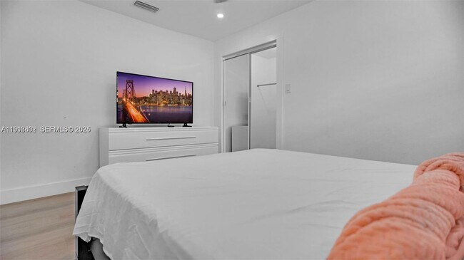 Building Photo - 32 SW 9th St