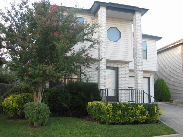 Building Photo - 9307 Mountain Field Dr