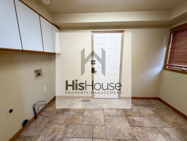 Building Photo - 2318 45th Ave