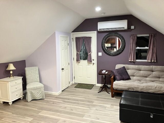 Building Photo - 7514 Norwood Ave