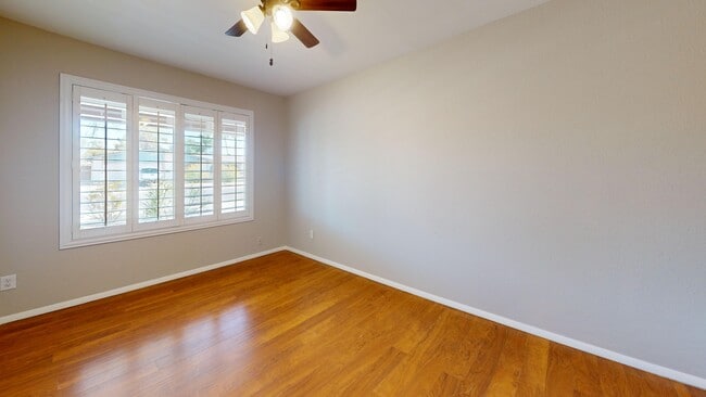 Building Photo - 2080 E Greenway Dr