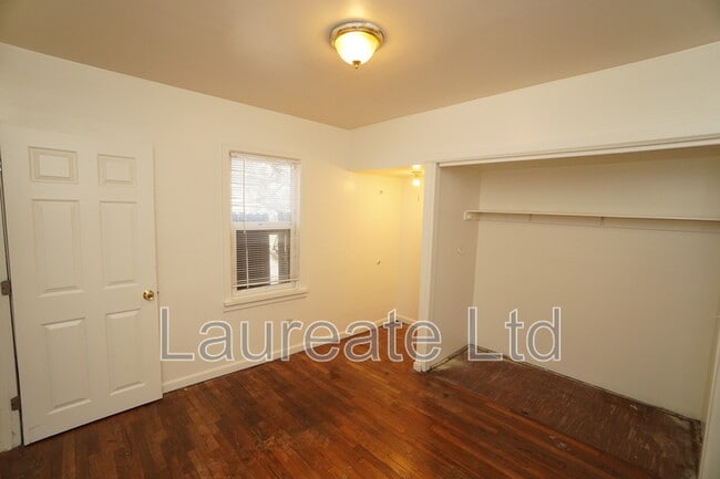 Building Photo - 1436.5 Kenton St