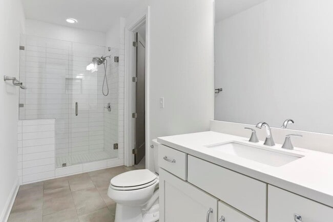 Building Photo - 226 Devin Pl N E