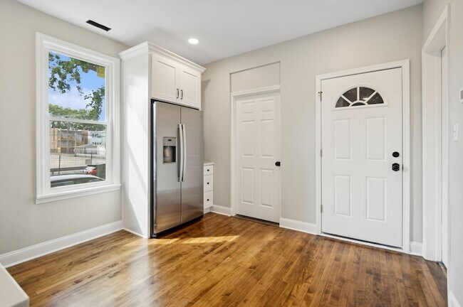 Building Photo - 3300 N Karlov Ave