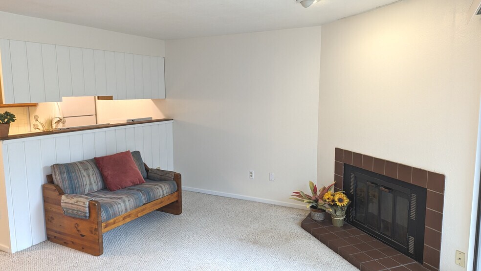 Living Room - 2800 Kalmia Ave