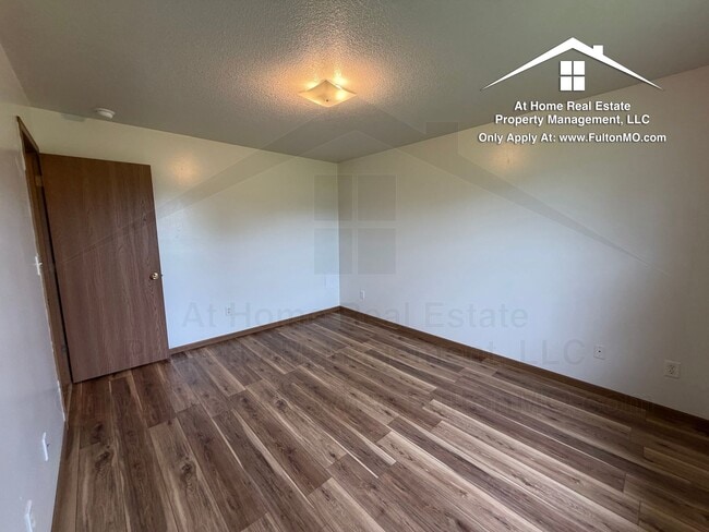 Building Photo - Gates Boulevard 2633–2635 Duplex