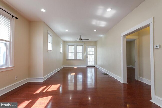 Building Photo - 1213 Friendship St
