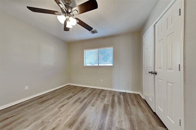 Building Photo - 31110 Silver Village Dr