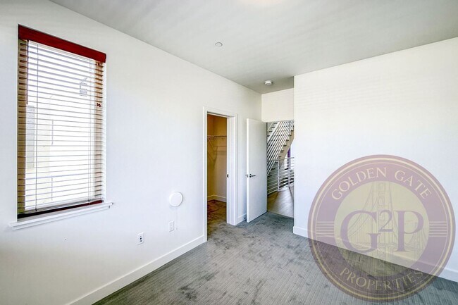Building Photo - SF Shipyard - 3 BR, 2.5 BA Townhouse 1,634 Sq. Ft. - 3D Virtual Tour, 2-Car Garage