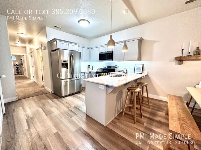 Building Photo - Move in Special! Condo with Amazing Views ...