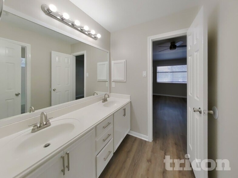 Building Photo - 4015 Camelia Glen Ln