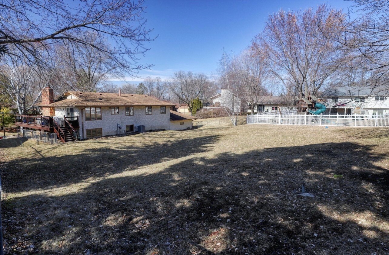 Building Photo - 9240 Chesshire Ln N