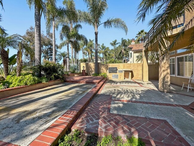Building Photo - Beautiful Marina Hills Home!
