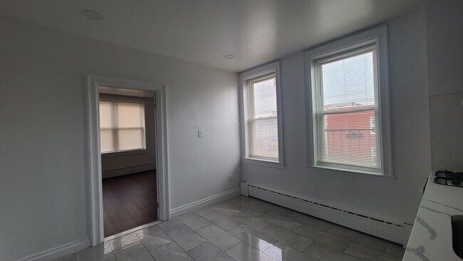 Building Photo - 297 Griffith St