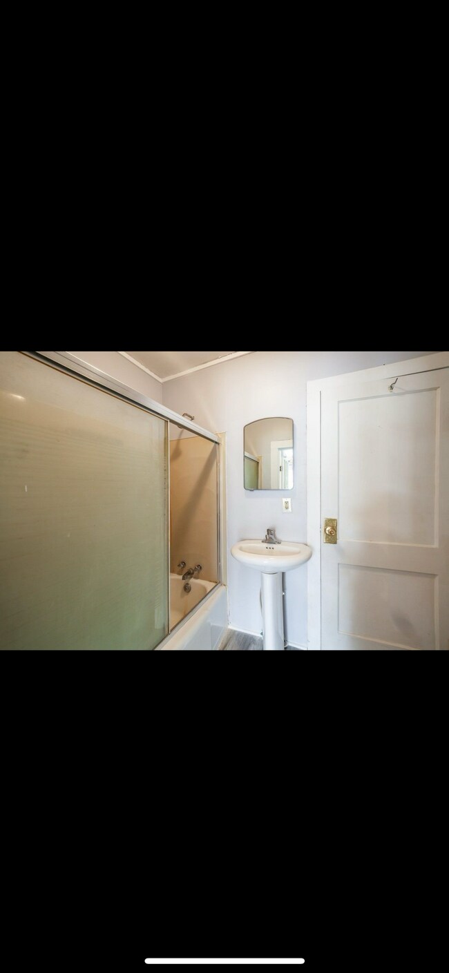 Building Photo - 805 E Jefferson St