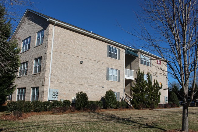 Primary Photo - University Pointe Apartments