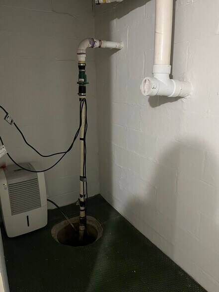 Sump pump - 3249 W Breese Rd