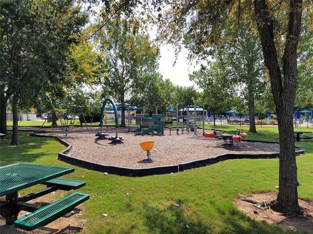 Building Photo - 9168 Blackstone Dr