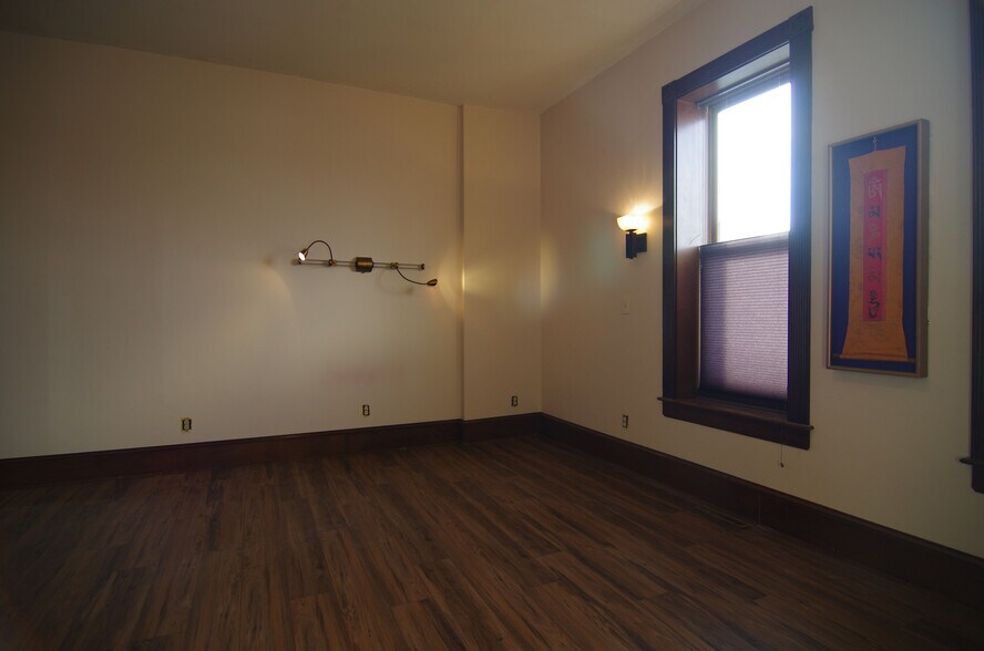 Reading lights in Bedroom - 418 N Main St